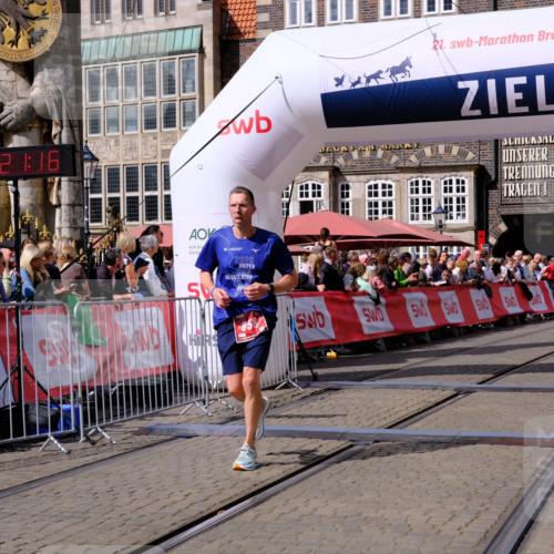 13.09.2026 - 21. swb-Marathon Bremen Tim E. http://msf.ph/oto/10357282 13.09.2026 12:52:05 Ziel 482, 943, 1126 meine-sportfotos.de