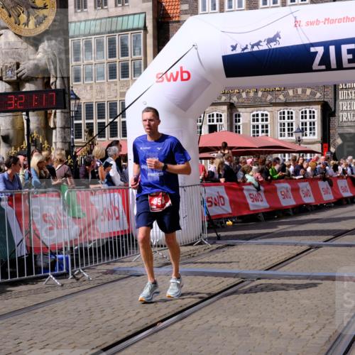 13.09.2026 - 21. swb-Marathon Bremen Tim E. http://msf.ph/oto/10357297 13.09.2026 12:52:05 Ziel 482, 943, 1126 meine-sportfotos.de