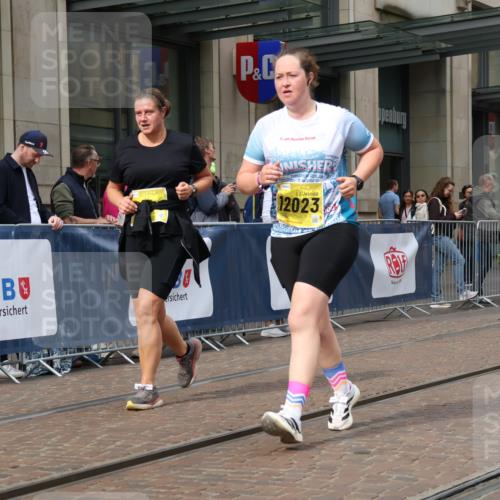 13.09.2026 - 21. swb-Marathon Bremen Strokosch-Dieckow http://msf.ph/oto/10357315 13.09.2026 11:17:43 Ziel 10137, 10459, 10513, 10713, 11367, 11482, 11808, 11829, 11943, 12023, 12321, 12373, 10472, 10756, 10979, 11709, 11932, 12226, 12292, 12334 meine-sportfotos.de
