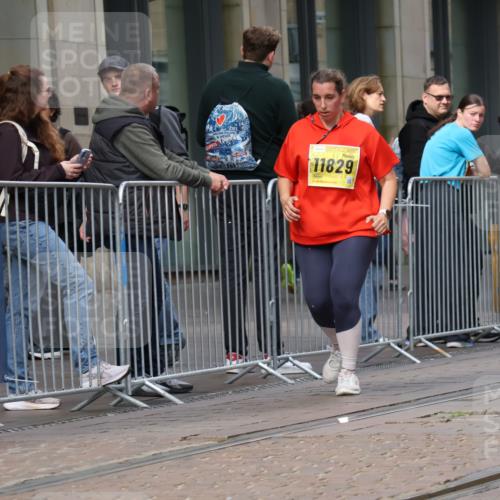 13.09.2026 - 21. swb-Marathon Bremen Strokosch-Dieckow http://msf.ph/oto/10357334 13.09.2026 11:17:44 Ziel 10137, 10191, 10459, 10513, 10713, 11367, 11482, 11808, 11829, 11943, 12023, 12177, 12178, 12321, 12373, 10472, 10756, 10979, 11367, 11709, 11932, 12226, 12292, 12334 meine-sportfotos.de