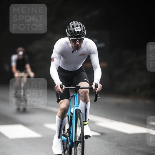 13.09.2026 - Stadtparktriathlon H.Heesch http://msf.ph/oto/10357344 13.09.2026 09:51:55 Radfahren 220, 258, 300, 311, 333, 336 meine-sportfotos.de