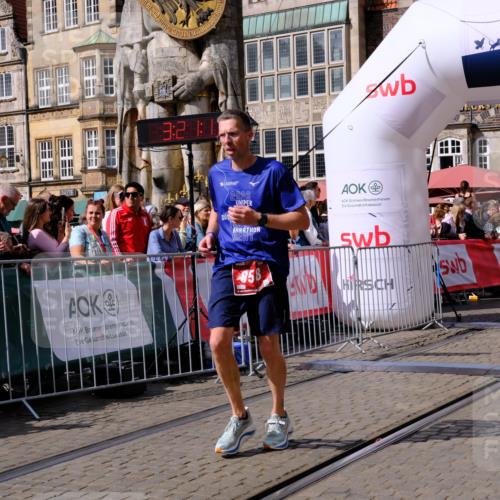 13.09.2026 - 21. swb-Marathon Bremen Tim E. http://msf.ph/oto/10357346 13.09.2026 12:52:06 Ziel 482, 943, 1126 meine-sportfotos.de