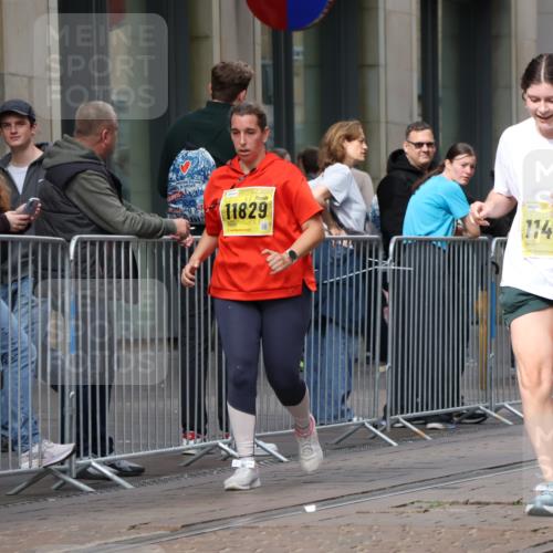 13.09.2026 - 21. swb-Marathon Bremen Strokosch-Dieckow http://msf.ph/oto/10357350 13.09.2026 11:17:45 Ziel 10137, 10191, 10192, 10459, 10513, 10713, 11482, 11808, 11829, 11943, 12023, 12177, 12178, 12321, 12373, 10472, 10756, 10979, 11367, 11709, 11932, 12226, 12292, 12334 meine-sportfotos.de