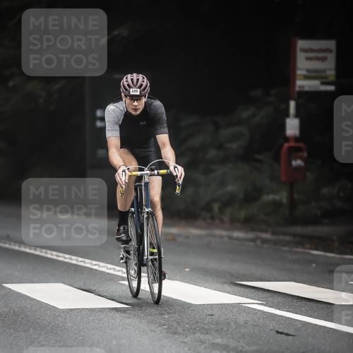 13.09.2026 - Stadtparktriathlon H.Heesch http://msf.ph/oto/10357367 13.09.2026 09:51:56 Radfahren 220, 258, 300, 311, 333, 336 meine-sportfotos.de