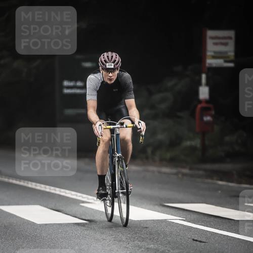 13.09.2026 - Stadtparktriathlon H.Heesch http://msf.ph/oto/10357374 13.09.2026 09:51:57 Radfahren 220, 258, 300, 311, 336 meine-sportfotos.de