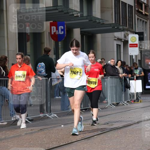 13.09.2026 - 21. swb-Marathon Bremen Strokosch-Dieckow http://msf.ph/oto/10357379 13.09.2026 11:17:46 Ziel 10137, 10191, 10192, 10459, 10513, 10713, 11482, 11808, 11829, 11943, 12023, 12177, 12178, 12321, 12373, 10472, 10756, 10979, 11367, 11709, 11932, 12226, 12292, 12334 meine-sportfotos.de