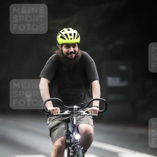13.09.2026 - Stadtparktriathlon H.Heesch http://msf.ph/oto/10357382 13.09.2026 09:51:58 Radfahren 220, 258, 300, 311, 336 meine-sportfotos.de
