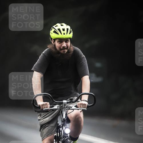 13.09.2026 - Stadtparktriathlon H.Heesch http://msf.ph/oto/10357388 13.09.2026 09:51:58 Radfahren 220, 258, 300, 311, 336 meine-sportfotos.de