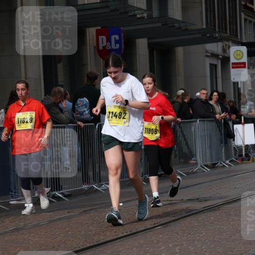 13.09.2026 - 21. swb-Marathon Bremen Strokosch-Dieckow http://msf.ph/oto/10357394 13.09.2026 11:17:46 Ziel 10137, 10191, 10192, 10459, 10513, 10713, 11482, 11808, 11829, 11943, 12023, 12177, 12178, 12321, 12373, 10472, 10756, 10979, 11367, 11709, 11932, 12226, 12292, 12334 meine-sportfotos.de