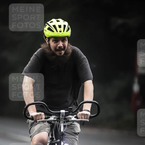 13.09.2026 - Stadtparktriathlon H.Heesch http://msf.ph/oto/10357399 13.09.2026 09:51:58 Radfahren 220, 258, 300, 311, 336 meine-sportfotos.de