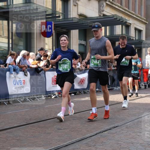 13.09.2026 - 21. swb-Marathon Bremen Strokosch-Dieckow http://msf.ph/oto/10357402 13.09.2026 13:34:31 Ziel 489, 1210, 1395, 1967, 2413, 2430, 2525, 2561, 2755, 2831, 3052, 3058, 3181, 3217, 3353, 3380, 3388, 3765, 3768, 3842, 4537, 5378, 5415, 5684, 5694, 5760, 6085, 6128, 6168, 6244, 6627, 6655, 6756, 7443, 7462, 7833, 8155, 8182, 8453, 8493, 8515, 8552, 8623, 8683, 9038, 9788, 9820, 13017, 13018, 13180, 682, 784, 809, 911, 1307, 1871, 2215, 2464, 3029, 3068, 3214, 3318, 3409, 3632, 3636, 3890, 4112, 4537, 4616, 5147, 5265, 5488, 5489, 5566, 5768, 5852 meine-sportfotos.de