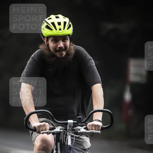 13.09.2026 - Stadtparktriathlon H.Heesch http://msf.ph/oto/10357405 13.09.2026 09:51:58 Radfahren 220, 258, 300, 311, 336 meine-sportfotos.de