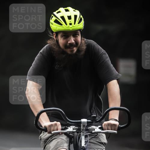 13.09.2026 - Stadtparktriathlon H.Heesch http://msf.ph/oto/10357410 13.09.2026 09:51:59 Radfahren 220, 300, 311, 336 meine-sportfotos.de