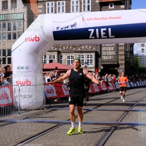 13.09.2026 - 21. swb-Marathon Bremen Tim E. http://msf.ph/oto/10357419 13.09.2026 12:52:37 Ziel 959, 1357, 1507 meine-sportfotos.de