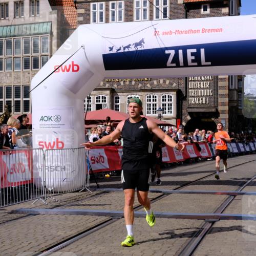 13.09.2026 - 21. swb-Marathon Bremen Tim E. http://msf.ph/oto/10357430 13.09.2026 12:52:37 Ziel 959, 1357, 1507 meine-sportfotos.de