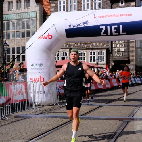 13.09.2026 - 21. swb-Marathon Bremen Tim E. http://msf.ph/oto/10357458 13.09.2026 12:52:37 Ziel 959, 1357, 1507 meine-sportfotos.de