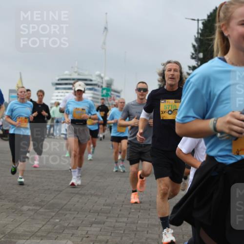 13.09.2026 - Kiel Lauf Andreas Tolksdorf http://msf.ph/oto/10357460 13.09.2026 09:59:59 Kiellinie 6142, 39, 5710, 89, 9265 meine-sportfotos.de