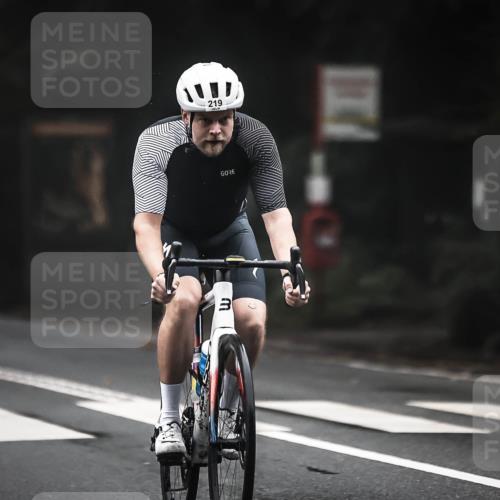 13.09.2026 - Stadtparktriathlon H.Heesch http://msf.ph/oto/10357465 13.09.2026 09:52:20 Radfahren 219, 304, 324 meine-sportfotos.de
