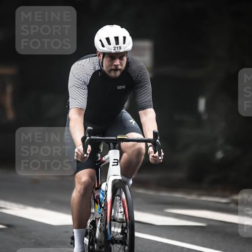 13.09.2026 - Stadtparktriathlon H.Heesch http://msf.ph/oto/10357469 13.09.2026 09:52:20 Radfahren 219, 304, 324 meine-sportfotos.de