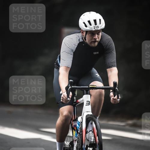 13.09.2026 - Stadtparktriathlon H.Heesch http://msf.ph/oto/10357477 13.09.2026 09:52:20 Radfahren 219, 304, 324 meine-sportfotos.de