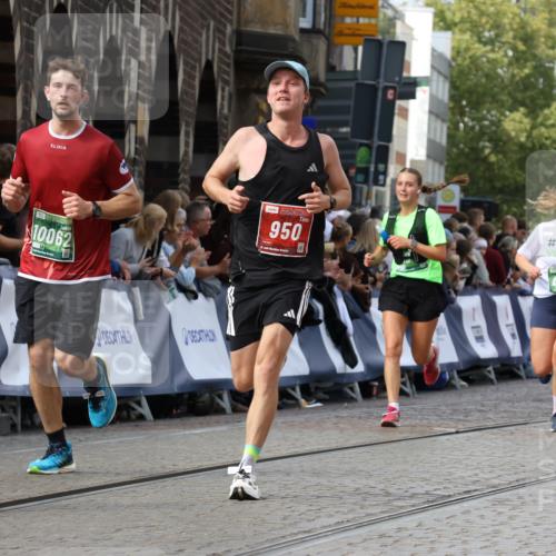 13.09.2026 - 21. swb-Marathon Bremen Strokosch-Dieckow http://msf.ph/oto/10357483 13.09.2026 13:37:30 Ziel 950, 1180, 1285, 1854, 1991, 2241, 2531, 2930, 3333, 3732, 3894, 3909, 4410, 4448, 4932, 4947, 5547, 5577, 5612, 6046, 6431, 6629, 6904, 6947, 6961, 7006, 7445, 7571, 7937, 8268, 8443, 8458, 9140, 9310, 9317, 9415, 9701, 9840, 13077, 3804, 4155, 4300, 4433, 5624, 5783, 5784, 6032, 6596, 6795, 6804, 6911, 7003, 7635, 8315, 8316, 8380, 8674, 9099, 9441, 10062 meine-sportfotos.de