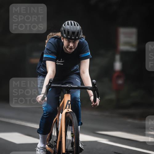 13.09.2026 - Stadtparktriathlon H.Heesch http://msf.ph/oto/10357504 13.09.2026 09:52:22 Radfahren 219, 304, 324 meine-sportfotos.de