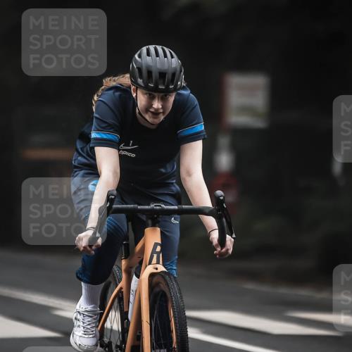 13.09.2026 - Stadtparktriathlon H.Heesch http://msf.ph/oto/10357508 13.09.2026 09:52:22 Radfahren 219, 304, 324 meine-sportfotos.de
