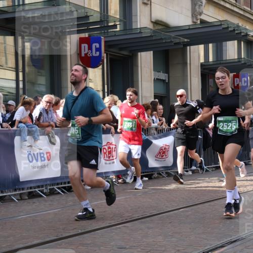 13.09.2026 - 21. swb-Marathon Bremen Strokosch-Dieckow http://msf.ph/oto/10357516 13.09.2026 13:34:34 Ziel 489, 1210, 1967, 2413, 2430, 2525, 2561, 2755, 2831, 3181, 3217, 3353, 3380, 3765, 3768, 3842, 5125, 5378, 5415, 5647, 5684, 5694, 6085, 6128, 6168, 6244, 6403, 6627, 6655, 6756, 7123, 7405, 7443, 7462, 7750, 8155, 8182, 8493, 8515, 8552, 8623, 8683, 9038, 9788, 9820, 13017, 13018, 13051, 13060, 13180, 682, 784, 809, 911, 1307, 1395, 1871, 2215, 2831, 3029, 3052, 3058, 3068, 3214, 3318, 3388, 3409, 3636, 3890, 4112, 4537, 4616, 5147, 5488, 5566, 5694, 5760, 5852 meine-sportfotos.de