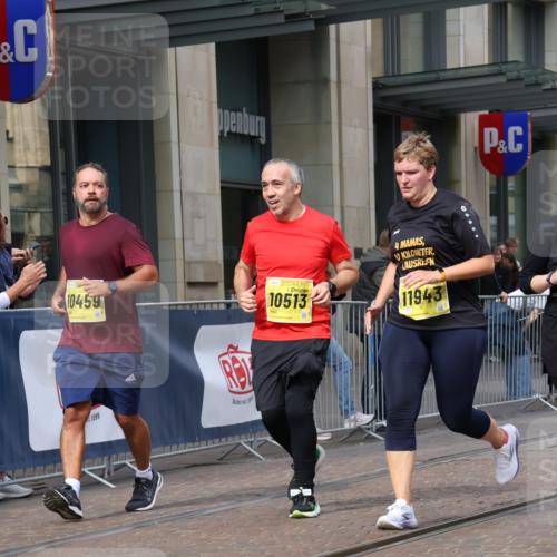 13.09.2026 - 21. swb-Marathon Bremen Strokosch-Dieckow http://msf.ph/oto/10357542 13.09.2026 11:17:58 Ziel 10191, 10192, 10459, 10513, 10535, 10651, 10895, 11482, 11808, 11829, 11943, 12177, 12178, 10137, 10713, 10756, 11367, 11482, 11932, 12023, 12226, 12292, 12321, 12373 meine-sportfotos.de
