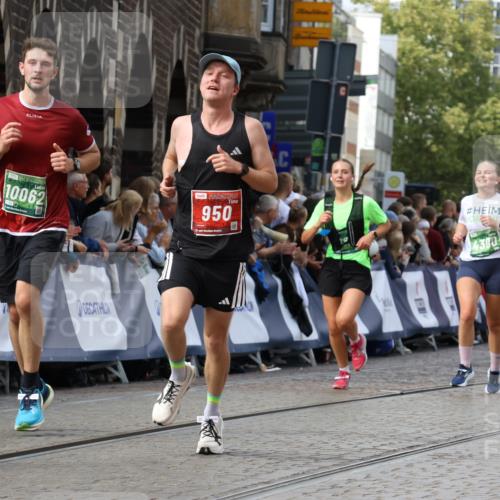 13.09.2026 - 21. swb-Marathon Bremen Strokosch-Dieckow http://msf.ph/oto/10357549 13.09.2026 13:37:30 Ziel 950, 1180, 1285, 1854, 1991, 2241, 2531, 2930, 3333, 3732, 3894, 3909, 4410, 4448, 4932, 4947, 5547, 5577, 5612, 6046, 6431, 6629, 6904, 6947, 6961, 7006, 7445, 7571, 7937, 8268, 8443, 8458, 9140, 9310, 9317, 9415, 9701, 9840, 13077, 3804, 4155, 4300, 4433, 5624, 5783, 5784, 6032, 6596, 6795, 6804, 6911, 7003, 7635, 8315, 8316, 8380, 8674, 9099, 9441, 10062 meine-sportfotos.de