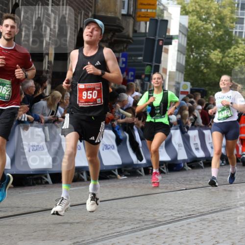 13.09.2026 - 21. swb-Marathon Bremen Strokosch-Dieckow http://msf.ph/oto/10357574 13.09.2026 13:37:30 Ziel 950, 1180, 1285, 1854, 1991, 2241, 2531, 2930, 3333, 3732, 3894, 3909, 4410, 4448, 4932, 4947, 5547, 5577, 5612, 6046, 6431, 6629, 6904, 6947, 6961, 7006, 7445, 7571, 7937, 8268, 8443, 8458, 9140, 9310, 9317, 9415, 9701, 9840, 13077, 3804, 4155, 4300, 4433, 5624, 5783, 5784, 6032, 6596, 6795, 6804, 6911, 7003, 7635, 8315, 8316, 8380, 8674, 9099, 9441, 10062 meine-sportfotos.de