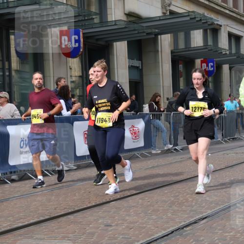 13.09.2026 - 21. swb-Marathon Bremen Strokosch-Dieckow http://msf.ph/oto/10357584 13.09.2026 11:17:59 Ziel 10191, 10192, 10459, 10513, 10535, 10651, 10895, 11808, 11829, 11943, 12177, 12178, 10137, 10713, 10756, 11367, 11482, 11932, 12023, 12226, 12292, 12321, 12373 meine-sportfotos.de