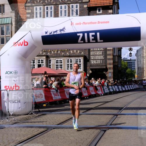13.09.2026 - 21. swb-Marathon Bremen Tim E. http://msf.ph/oto/10357595 13.09.2026 12:52:54 Ziel 525, 553, 7768, 8729 meine-sportfotos.de