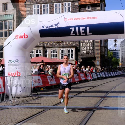 13.09.2026 - 21. swb-Marathon Bremen Tim E. http://msf.ph/oto/10357609 13.09.2026 12:52:54 Ziel 525, 553, 7768, 8729 meine-sportfotos.de