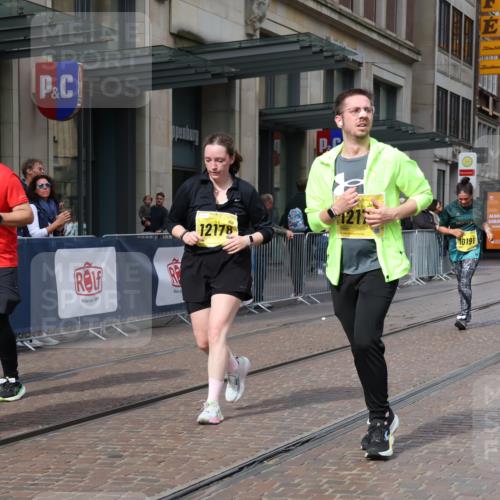13.09.2026 - 21. swb-Marathon Bremen Strokosch-Dieckow http://msf.ph/oto/10357620 13.09.2026 11:18:00 Ziel 10176, 10191, 10192, 10459, 10513, 10535, 10651, 10895, 11808, 11829, 11943, 12177, 12178, 10137, 10713, 11367, 11482, 11808, 11932, 12023, 12226, 12292, 12321, 12373 meine-sportfotos.de