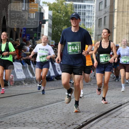 13.09.2026 - 21. swb-Marathon Bremen Strokosch-Dieckow http://msf.ph/oto/10357632 13.09.2026 13:37:31 Ziel 950, 1180, 1285, 1854, 1991, 2531, 2930, 3333, 3627, 3732, 3823, 3894, 3909, 4410, 4448, 4932, 4947, 5388, 5547, 5577, 5612, 5791, 6046, 6431, 6629, 6904, 6947, 6961, 7006, 7445, 7571, 7937, 8268, 8443, 8458, 9140, 9310, 9317, 9415, 9701, 9840, 13077, 581, 3804, 4155, 4159, 4300, 4433, 5624, 5783, 5784, 6032, 6596, 6795, 6804, 6911, 7003, 7635, 8315, 8316, 8380, 9099, 9441, 10062 meine-sportfotos.de