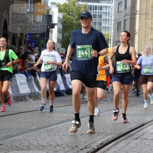 13.09.2026 - 21. swb-Marathon Bremen Strokosch-Dieckow http://msf.ph/oto/10357656 13.09.2026 13:37:31 Ziel 950, 1180, 1285, 1854, 1991, 2531, 2930, 3333, 3627, 3732, 3823, 3894, 3909, 4410, 4448, 4932, 4947, 5388, 5547, 5577, 5612, 5791, 6046, 6431, 6629, 6904, 6947, 6961, 7006, 7445, 7571, 7937, 8268, 8443, 8458, 9140, 9310, 9317, 9415, 9701, 9840, 13077, 581, 3804, 4155, 4159, 4300, 4433, 5624, 5783, 5784, 6032, 6596, 6795, 6804, 6911, 7003, 7635, 8315, 8316, 8380, 9099, 9441, 10062 meine-sportfotos.de