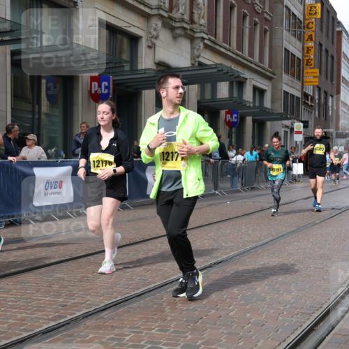 13.09.2026 - 21. swb-Marathon Bremen Strokosch-Dieckow http://msf.ph/oto/10357667 13.09.2026 11:18:00 Ziel 10176, 10191, 10192, 10459, 10513, 10535, 10651, 10895, 11808, 11829, 11943, 12177, 12178, 10137, 10713, 11367, 11482, 11808, 11932, 12023, 12226, 12292, 12321, 12373 meine-sportfotos.de