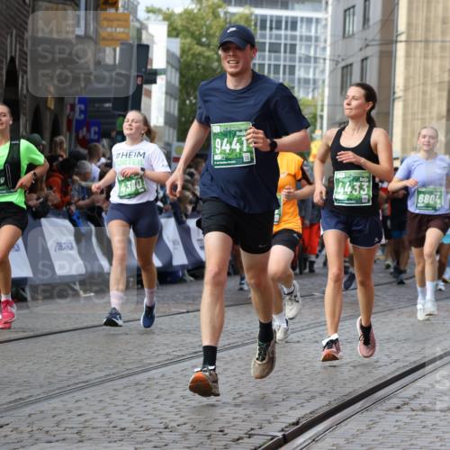 13.09.2026 - 21. swb-Marathon Bremen Strokosch-Dieckow http://msf.ph/oto/10357680 13.09.2026 13:37:31 Ziel 950, 1180, 1285, 1854, 1991, 2531, 2930, 3333, 3627, 3732, 3823, 3894, 3909, 4410, 4448, 4932, 4947, 5388, 5547, 5577, 5612, 5791, 6046, 6431, 6629, 6904, 6947, 6961, 7006, 7445, 7571, 7937, 8268, 8443, 8458, 9140, 9310, 9317, 9415, 9701, 9840, 13077, 581, 3804, 4155, 4159, 4300, 4433, 5624, 5783, 5784, 6032, 6596, 6795, 6804, 6911, 7003, 7635, 8315, 8316, 8380, 9099, 9441, 10062 meine-sportfotos.de
