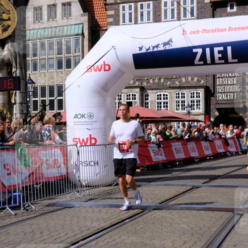 13.09.2026 - 21. swb-Marathon Bremen Tim E. http://msf.ph/oto/10357688 13.09.2026 12:53:05 Ziel 417, 553, 2100, 7244, 8729 meine-sportfotos.de