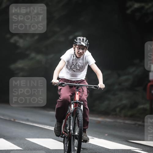 13.09.2026 - Stadtparktriathlon H.Heesch http://msf.ph/oto/10357689 13.09.2026 09:52:47 Radfahren 228, 255, 256, 308, 323, 332 meine-sportfotos.de