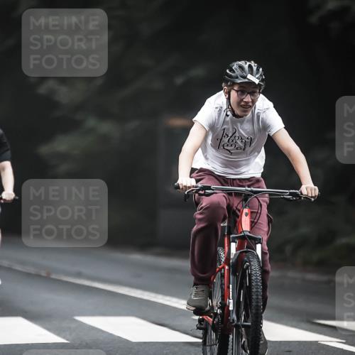 13.09.2026 - Stadtparktriathlon H.Heesch http://msf.ph/oto/10357696 13.09.2026 09:52:47 Radfahren 228, 255, 256, 308, 323, 332 meine-sportfotos.de
