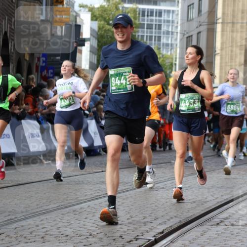 13.09.2026 - 21. swb-Marathon Bremen Strokosch-Dieckow http://msf.ph/oto/10357712 13.09.2026 13:37:31 Ziel 950, 1180, 1285, 1854, 1991, 2531, 2930, 3333, 3627, 3732, 3823, 3894, 3909, 4410, 4448, 4932, 4947, 5388, 5547, 5577, 5612, 5791, 6046, 6431, 6629, 6904, 6947, 6961, 7006, 7445, 7571, 7937, 8268, 8443, 8458, 9140, 9310, 9317, 9415, 9701, 9840, 13077, 581, 3804, 4155, 4159, 4300, 4433, 5624, 5783, 5784, 6032, 6596, 6795, 6804, 6911, 7003, 7635, 8315, 8316, 8380, 9099, 9441, 10062 meine-sportfotos.de