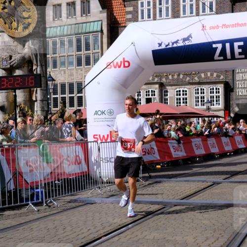 13.09.2026 - 21. swb-Marathon Bremen Tim E. http://msf.ph/oto/10357714 13.09.2026 12:53:05 Ziel 417, 553, 2100, 7244, 8729 meine-sportfotos.de