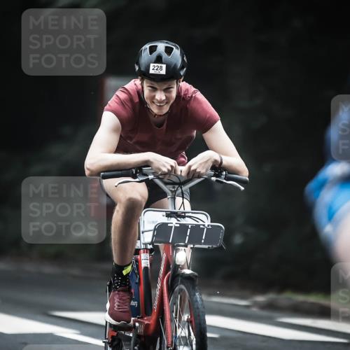 13.09.2026 - Stadtparktriathlon H.Heesch http://msf.ph/oto/10357759 13.09.2026 09:52:51 Radfahren 228, 255, 256, 308, 323 meine-sportfotos.de
