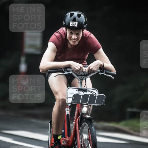 13.09.2026 - Stadtparktriathlon H.Heesch http://msf.ph/oto/10357767 13.09.2026 09:52:51 Radfahren 228, 255, 256, 308, 323 meine-sportfotos.de