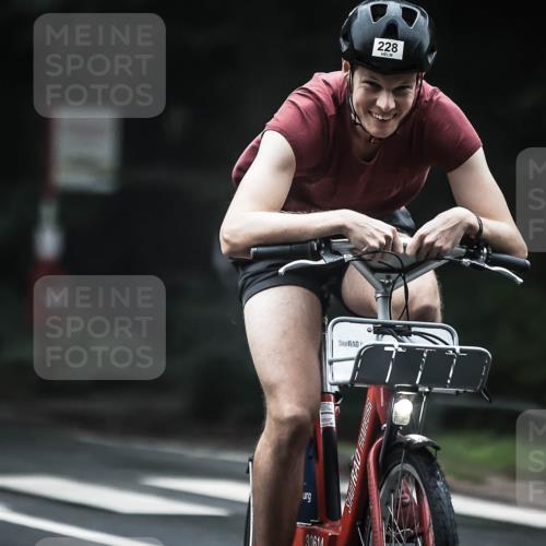 13.09.2026 - Stadtparktriathlon H.Heesch http://msf.ph/oto/10357772 13.09.2026 09:52:51 Radfahren 228, 255, 256, 308, 323 meine-sportfotos.de