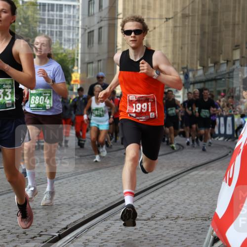 13.09.2026 - 21. swb-Marathon Bremen Strokosch-Dieckow http://msf.ph/oto/10357791 13.09.2026 13:37:34 Ziel 270, 391, 869, 950, 1180, 1854, 1991, 2531, 3333, 3627, 3732, 3823, 3894, 4932, 4947, 5388, 5547, 5577, 5612, 5738, 5791, 6046, 6629, 6904, 6947, 6961, 7006, 7571, 7937, 8268, 8443, 8458, 8753, 9140, 9317, 9701, 13077, 581, 4155, 4159, 5624, 5783, 5784, 6032, 6596, 6795, 7003, 7540, 7635, 7815, 7985, 8010, 8204, 8315, 8316, 9099 meine-sportfotos.de