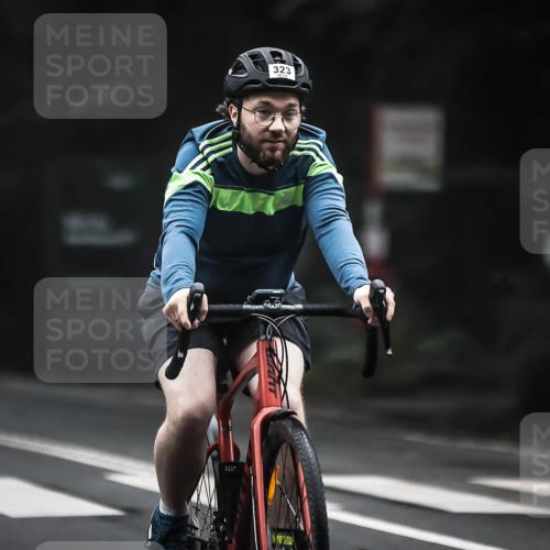 13.09.2026 - Stadtparktriathlon H.Heesch http://msf.ph/oto/10357796 13.09.2026 09:52:53 Radfahren 228, 255, 256, 308, 323 meine-sportfotos.de