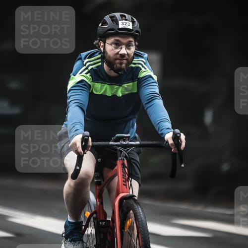 13.09.2026 - Stadtparktriathlon H.Heesch http://msf.ph/oto/10357801 13.09.2026 09:52:53 Radfahren 228, 255, 256, 308, 323 meine-sportfotos.de